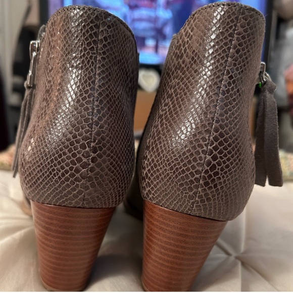 EUC VIONIC ANNE CHELSEA ANKLE BOOTIES WITH LEATHER AND SUEDE 9 - Picture 4 of 6